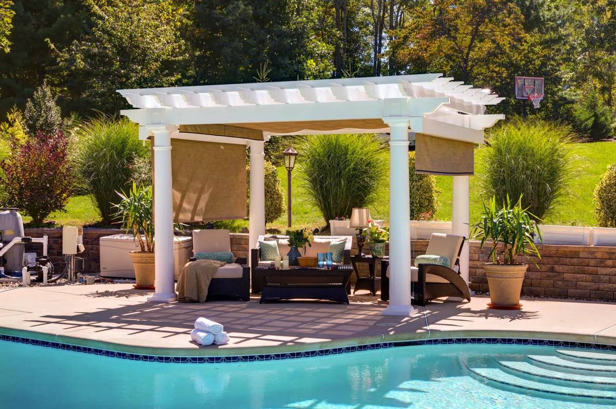 Artisan pergola