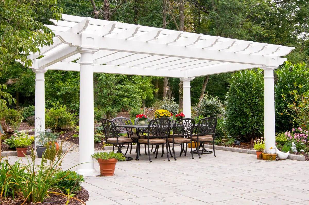 Vinyl garden pergola